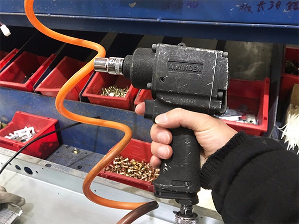 通力电梯使用樱桃播放器气动工具
