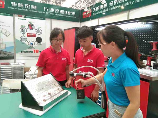 樱桃播放器气动工具工作人员现场测试