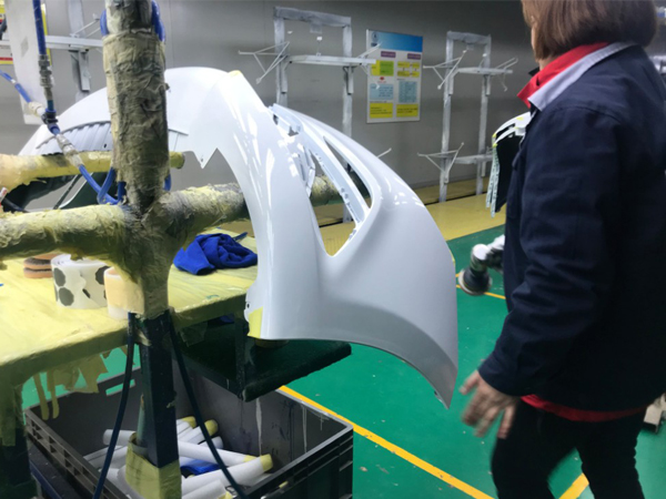 该如何进行汽车美容修理？